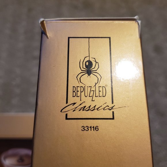 BePuzzled Classics Grounds for Murder Puzzle Multi-color Mystery 1000 Piece 90s - Picture 6 of 9